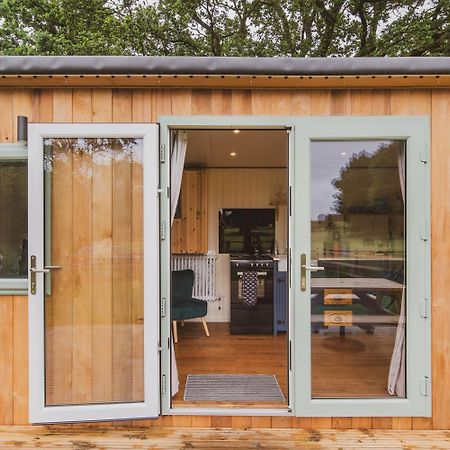 Hidden Wood Glamping And The Hideaway Cabin Warminster Zewnętrze zdjęcie