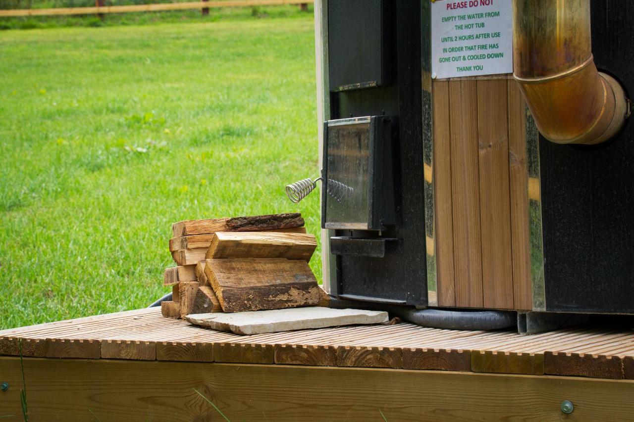 Hidden Wood Glamping And The Hideaway Cabin Warminster Zewnętrze zdjęcie