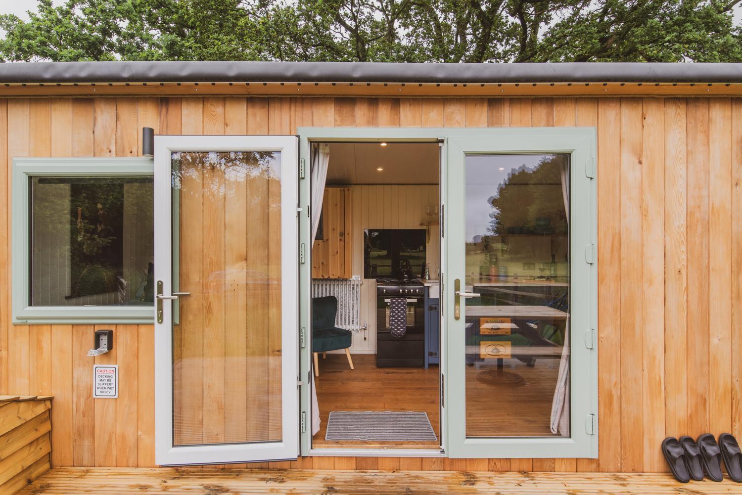 Hidden Wood Glamping And The Hideaway Cabin Warminster Zewnętrze zdjęcie