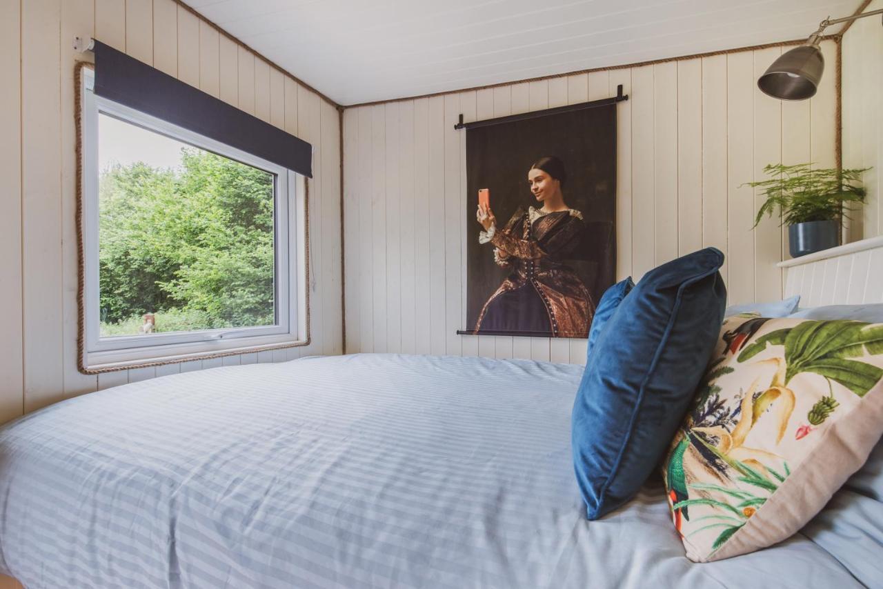Hidden Wood Glamping And The Hideaway Cabin Warminster Zewnętrze zdjęcie