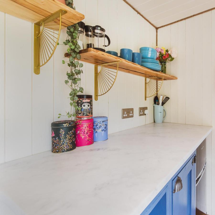 Hidden Wood Glamping And The Hideaway Cabin Warminster Zewnętrze zdjęcie