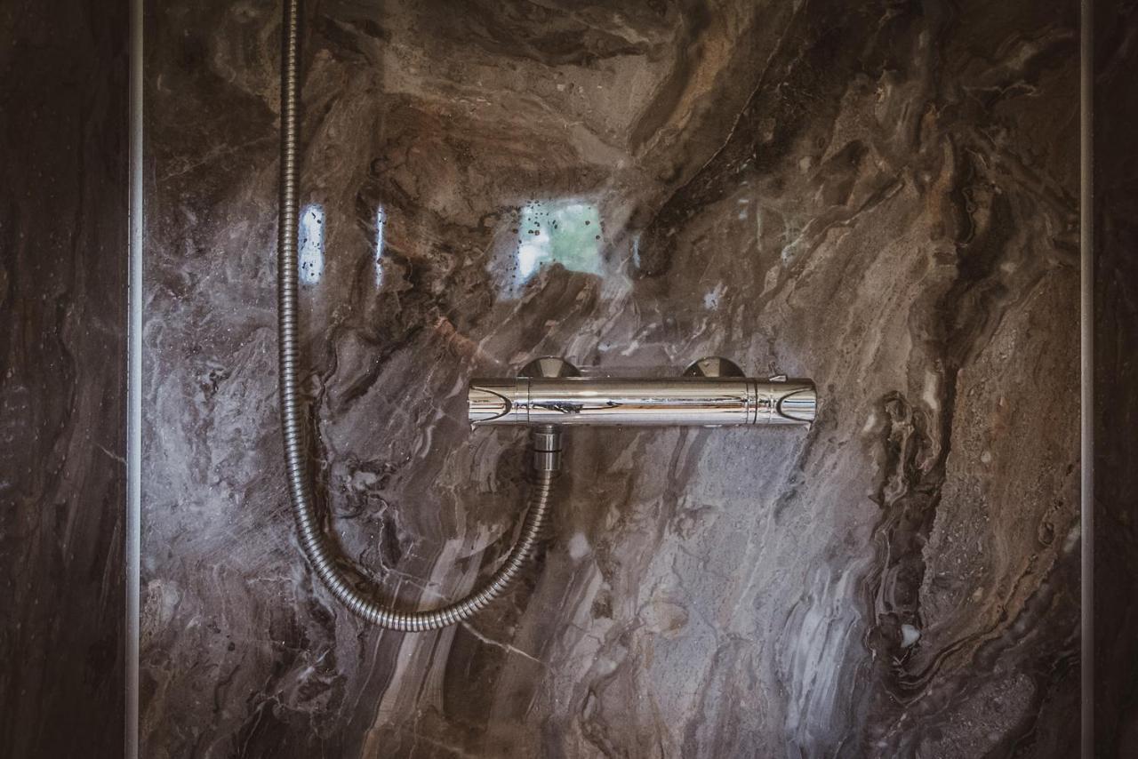 Hidden Wood Glamping And The Hideaway Cabin Warminster Zewnętrze zdjęcie