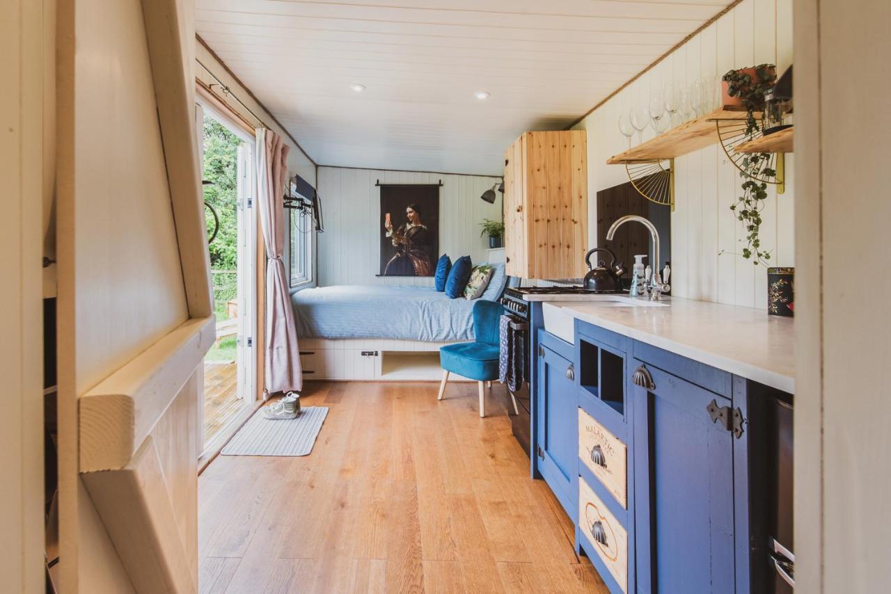 Hidden Wood Glamping And The Hideaway Cabin Warminster Zewnętrze zdjęcie